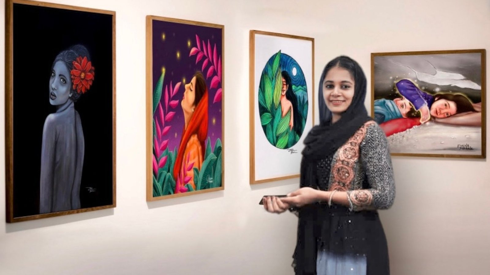 Dilna Sherin along with her paintings