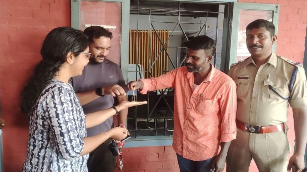 Siju and Vineesh handing over the gold anklet, which they found, to its owner in the presence of police officers at Aluva West Police Station.