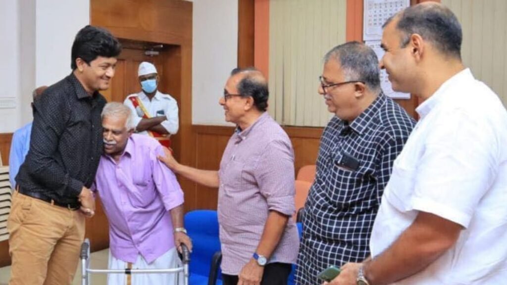 An elderly person expressing his gratitude to Thrissur District Collector V R Krishna Teja for helping him buy a three-wheeler to eke out a living.