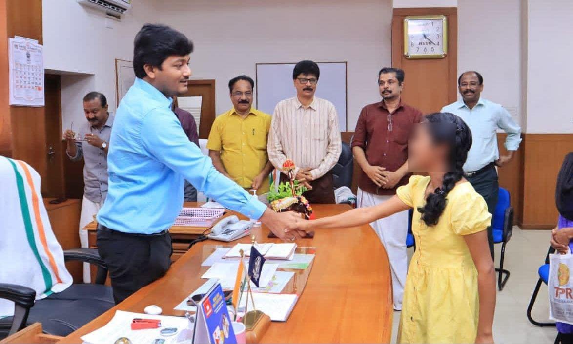 Collector Krishna Teja all praise for young dancer's charity works