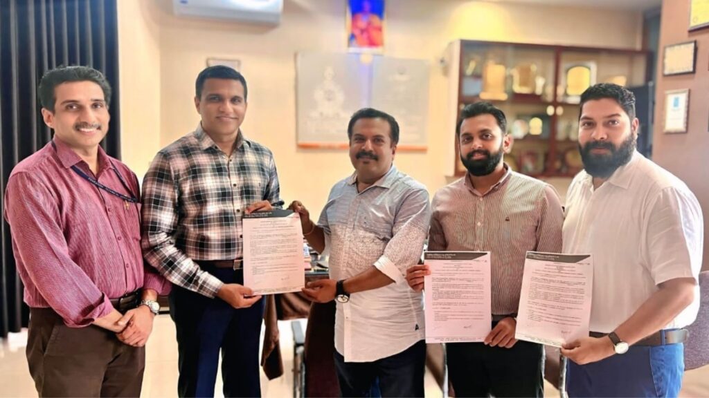 NSS College of Engineering Principal Dr. Saju N exchanging the MoU with Kairali TMT CEO Abdul Nazar in the presence of Head of the Department of Mechanical Engineering Prof. Dr. Vinod V, Kairali TMT Operations Head Thahseen Abdullah and Kairali TMT Human Resources Head Hijith Haridasan.
