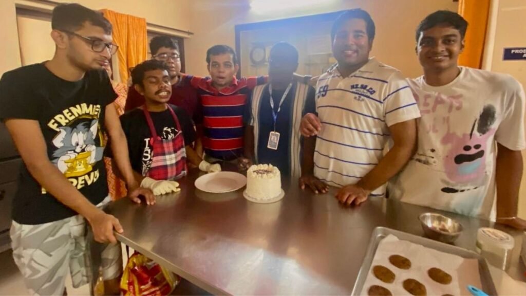 The team members of Ausome Bites in Kochi.